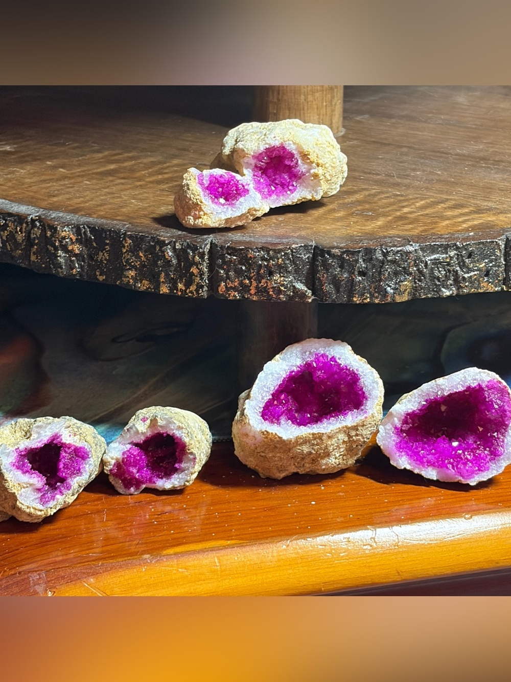 Dyed quartz geodes